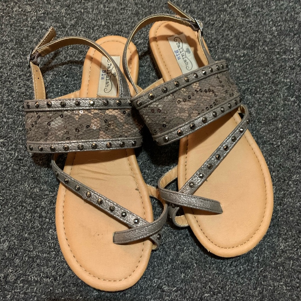 ⭐️Gray Lace and Stud Cross Strap Sandals 6.5